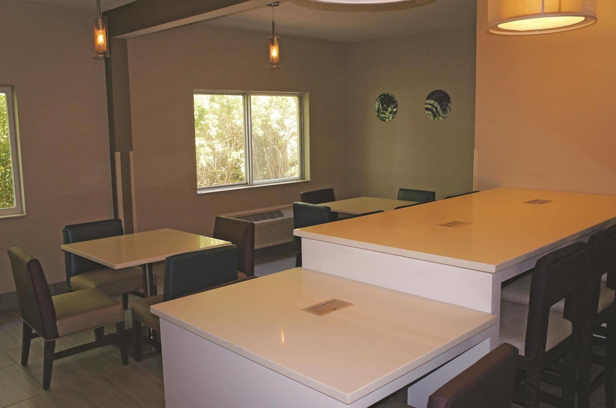 La Quinta Inn By Wyndham Indianapolis North Buitenkant foto