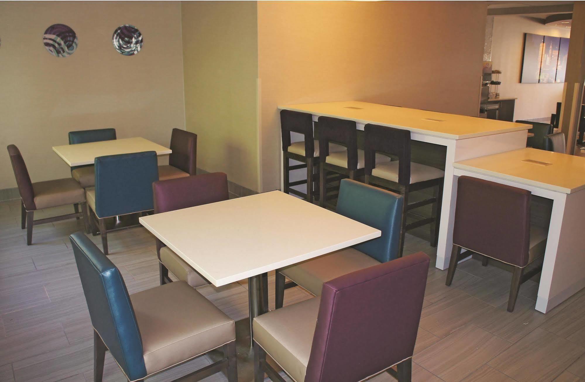 La Quinta Inn By Wyndham Indianapolis North Buitenkant foto